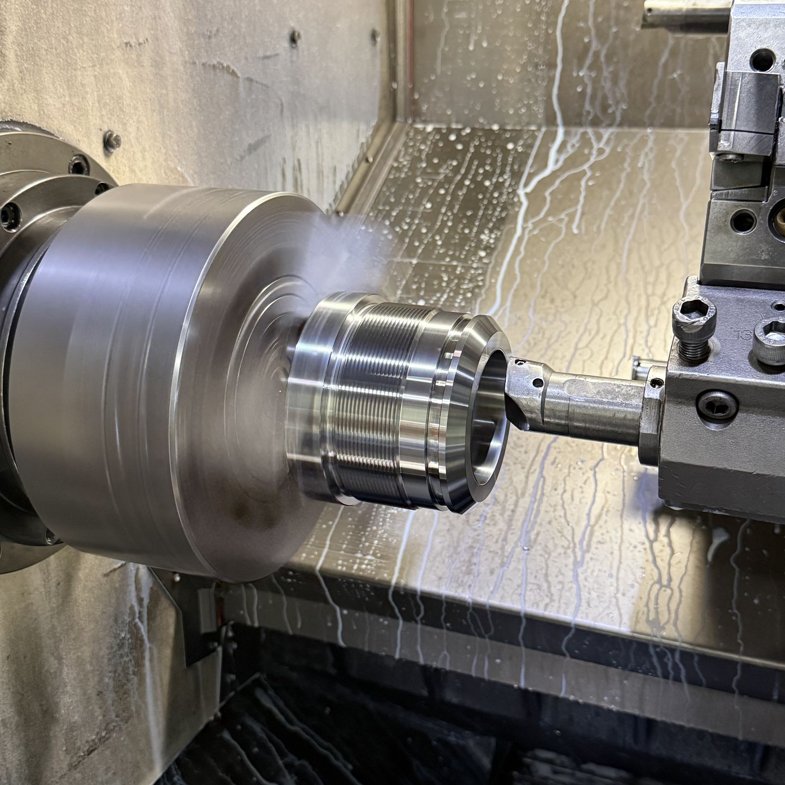 CNC turning of a threaded hydraulic component