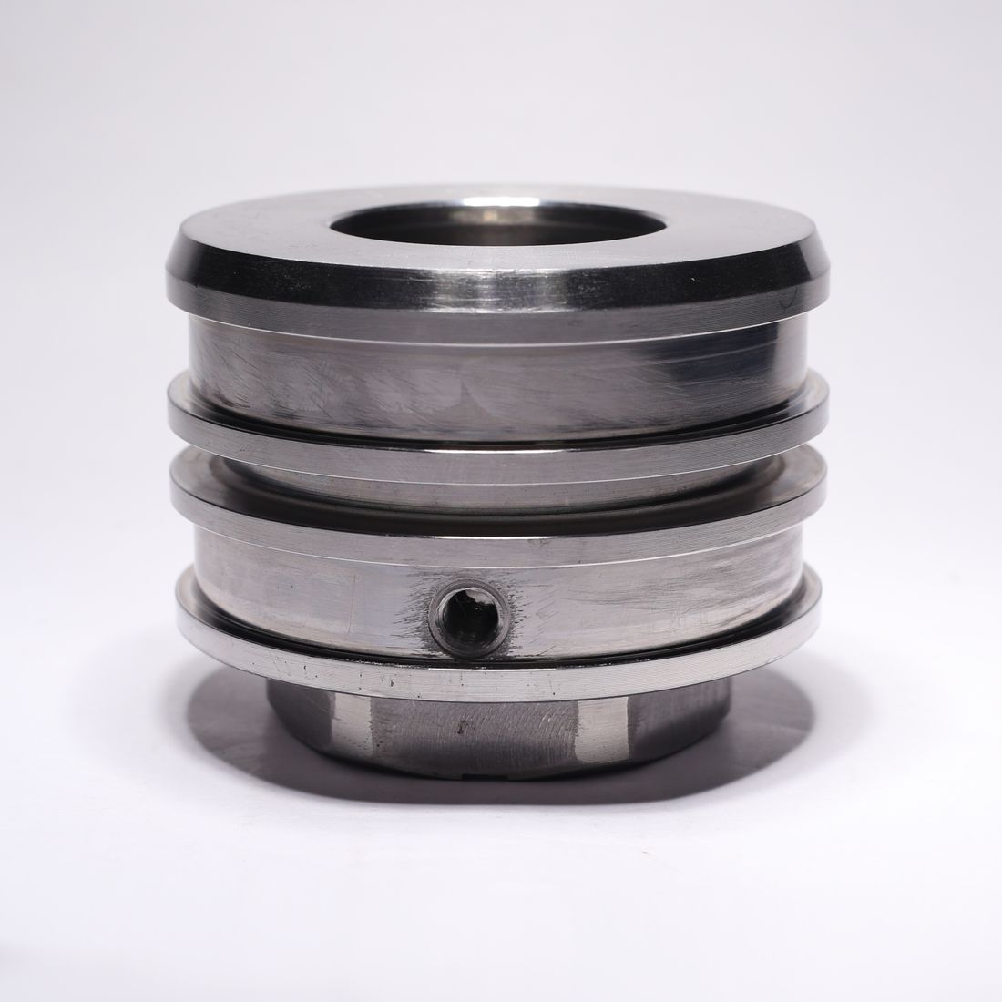 Seal-groove piston