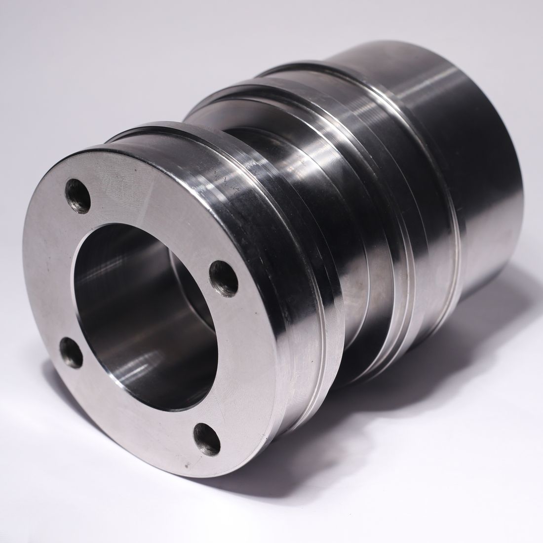 Flanged gland