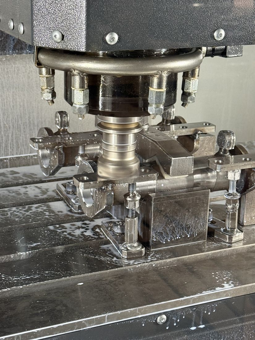 Vertical machining centre with fixture